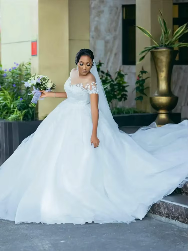 Customized Short Sleeves Wedding Dresses for Bride Sheer O-neck Appliques African Sweep Train Bridal Gown Vestido de novia