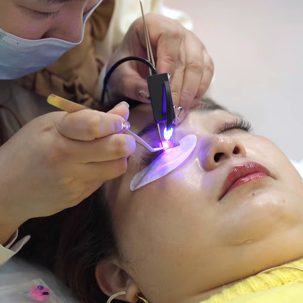 Professional Pinky Leem UV LED Eyelash Extension Glue Curing Light System with Precision Tweezers Kit, 2s Rapid Curing Technolog